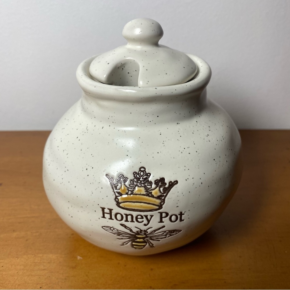 Spectrum Designz Honey Pot Queen Bee With Lid Stoneware Natural Quality Yellow